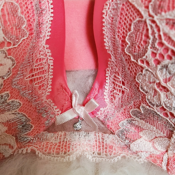 SOLD 🤑 New designer bra Victoria's secret - Picture 3 of 5